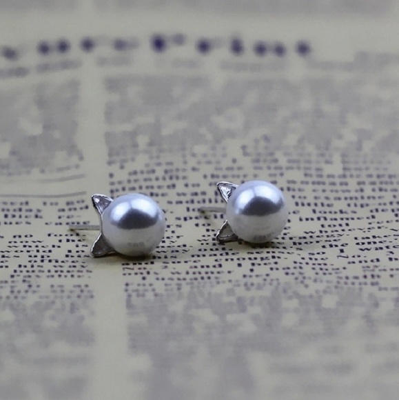🍨BOGO 50% OFF🍨 Pearl Cat Earrings - Picture 3 of 3